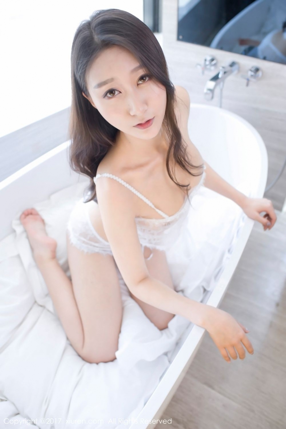 秀人网美女赵熙儿全透白色蕾丝翘臀美乳诱惑性感美女图片