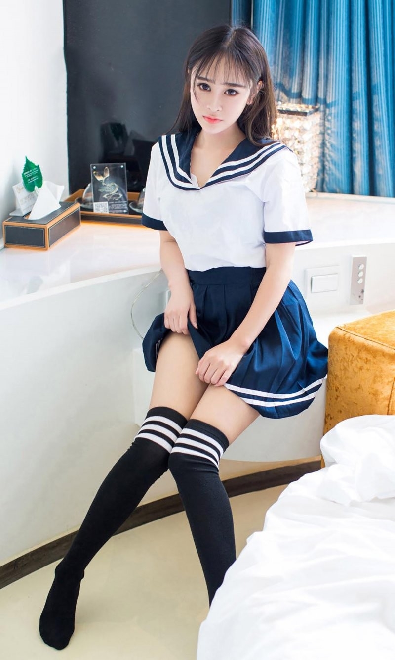 长筒过膝袜学生妹JK制服美女黑丝袜美腿诱惑写真图片