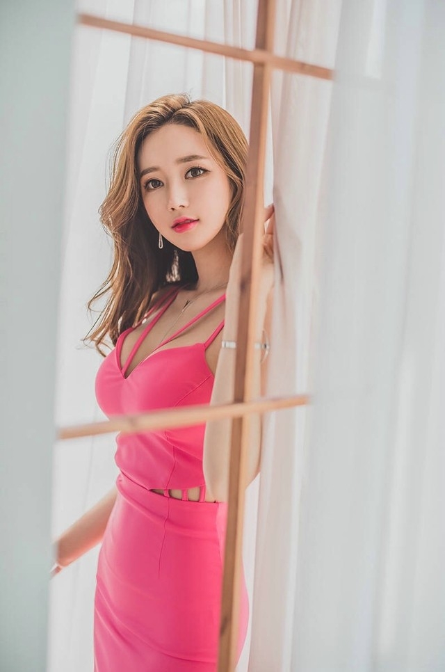 细腿束腰美女模特红唇爆乳魅惑动人美艳妖娆诱惑写真