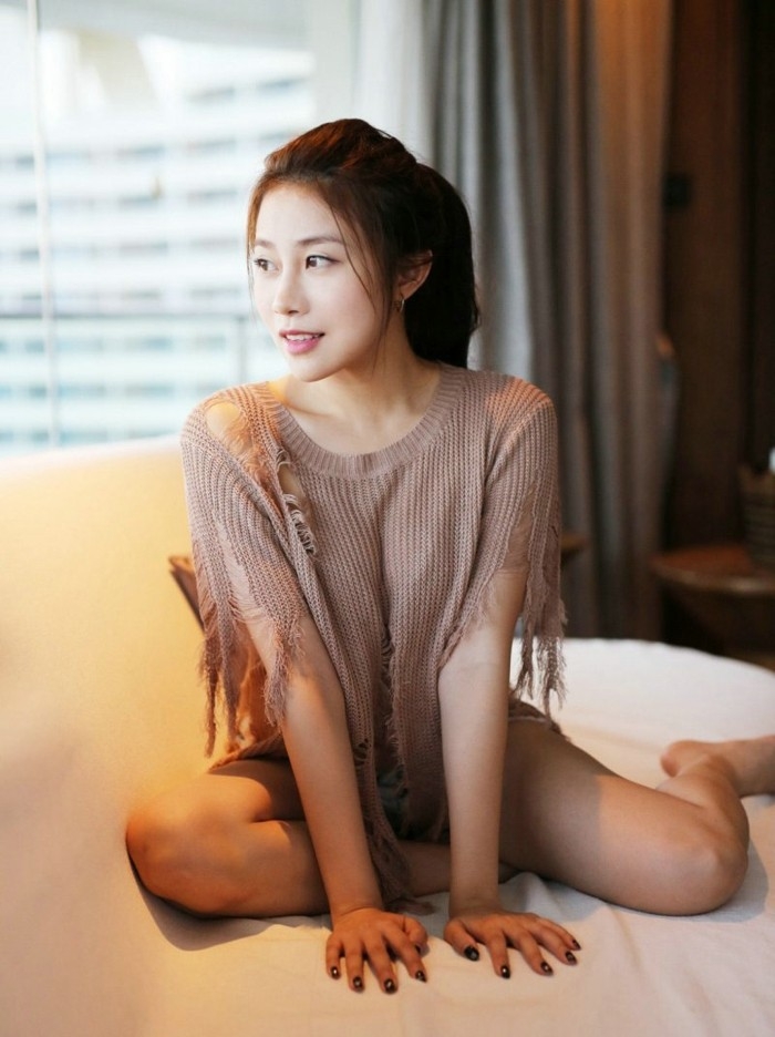 美女居家热裤秀美腿翘臀性感诱人私房养眼套图