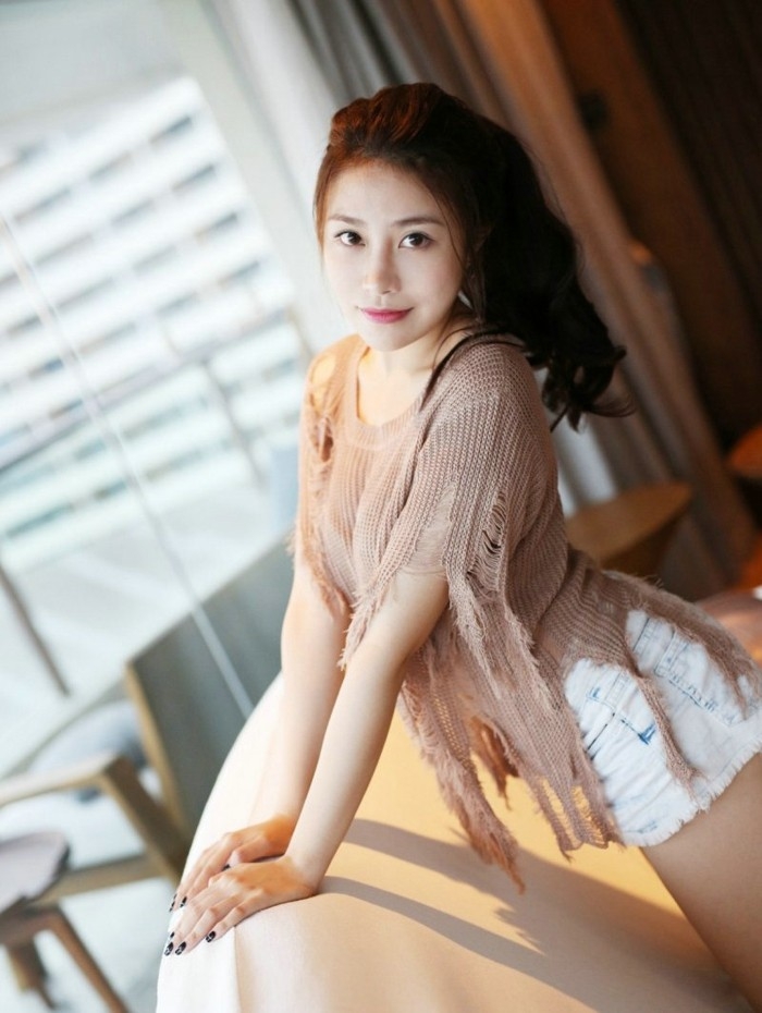 美女居家热裤秀美腿翘臀性感诱人私房养眼套图