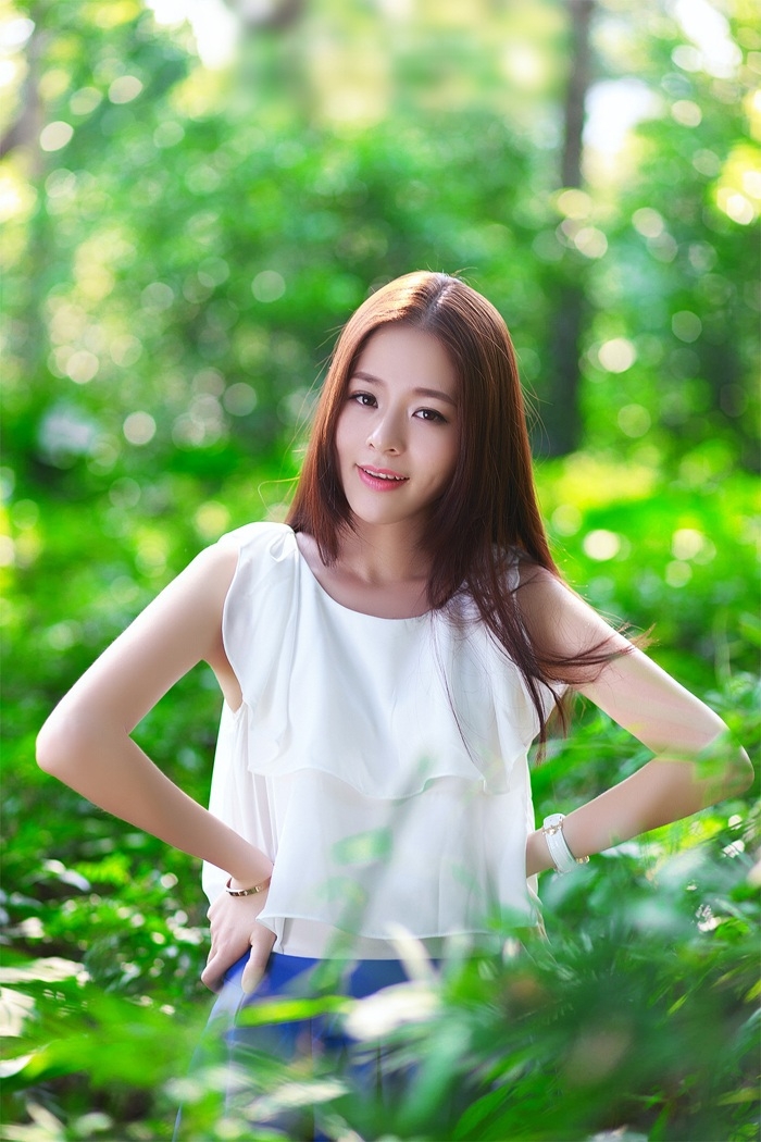 恬静美女校花夏日野外甜美清新唯美写真