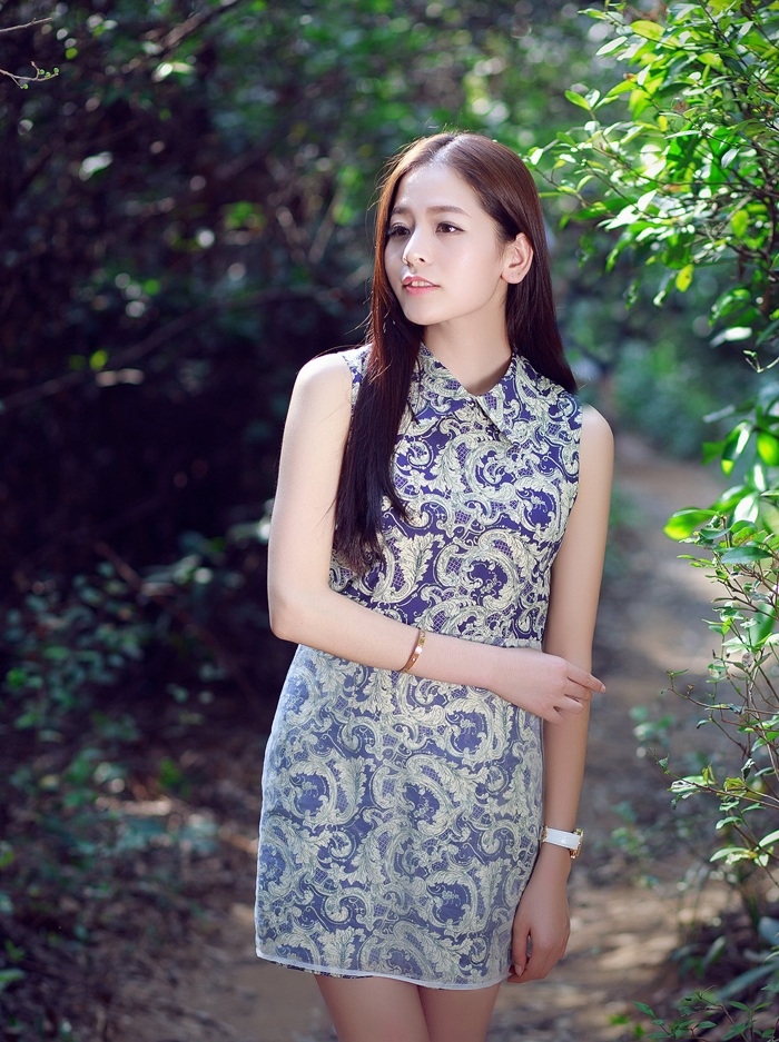 恬静美女校花夏日野外甜美清新唯美写真