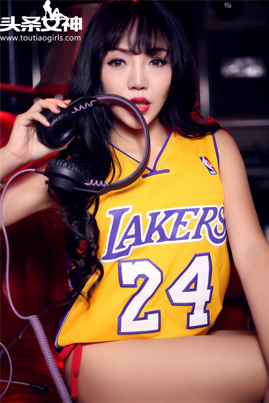 性感率真DJ美女林茜亮丽红色比基尼诱惑写真