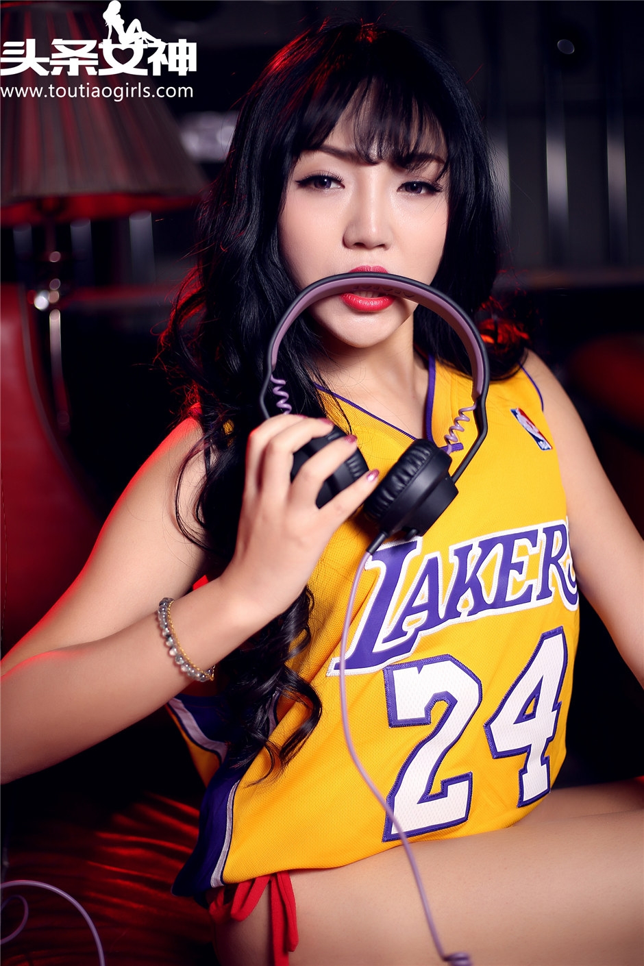 性感率真DJ美女林茜亮丽红色比基尼诱惑写真