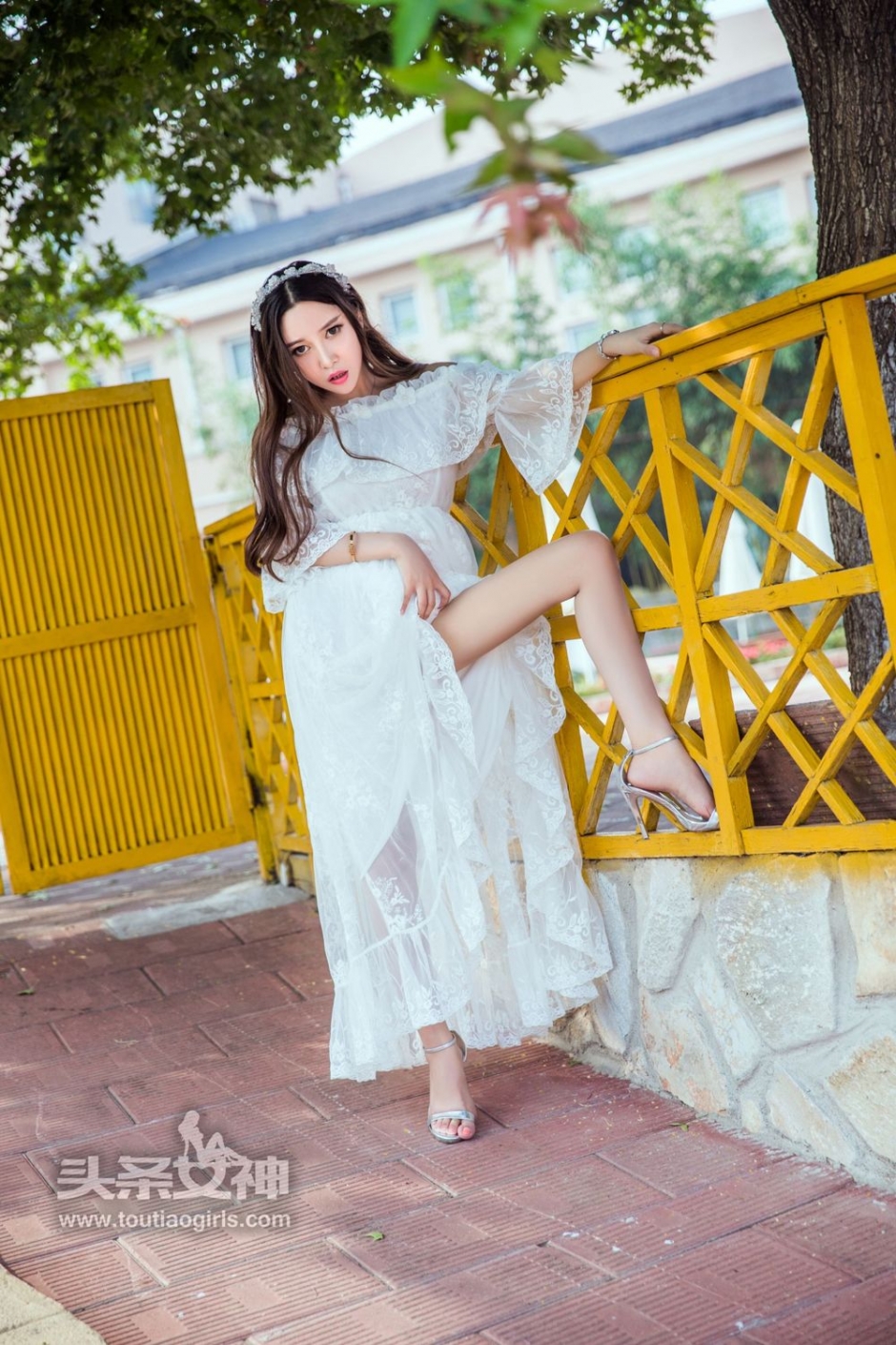 头条女神花花美裙性感熟女李梓熙另人飘飘欲仙销魂写真