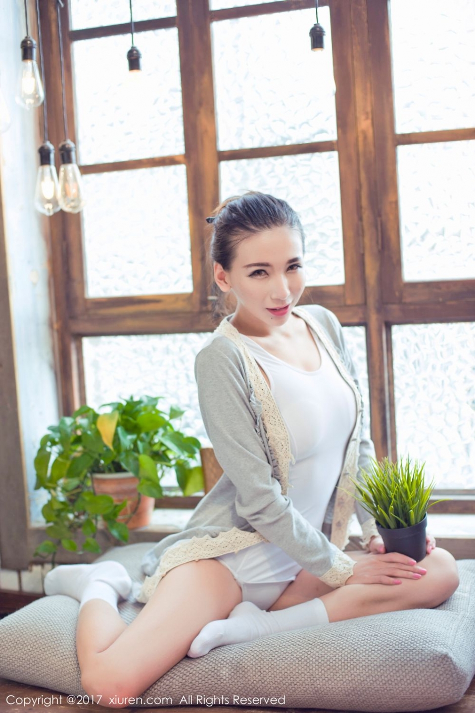 美女模特赵颖死库水写真妩媚迷人