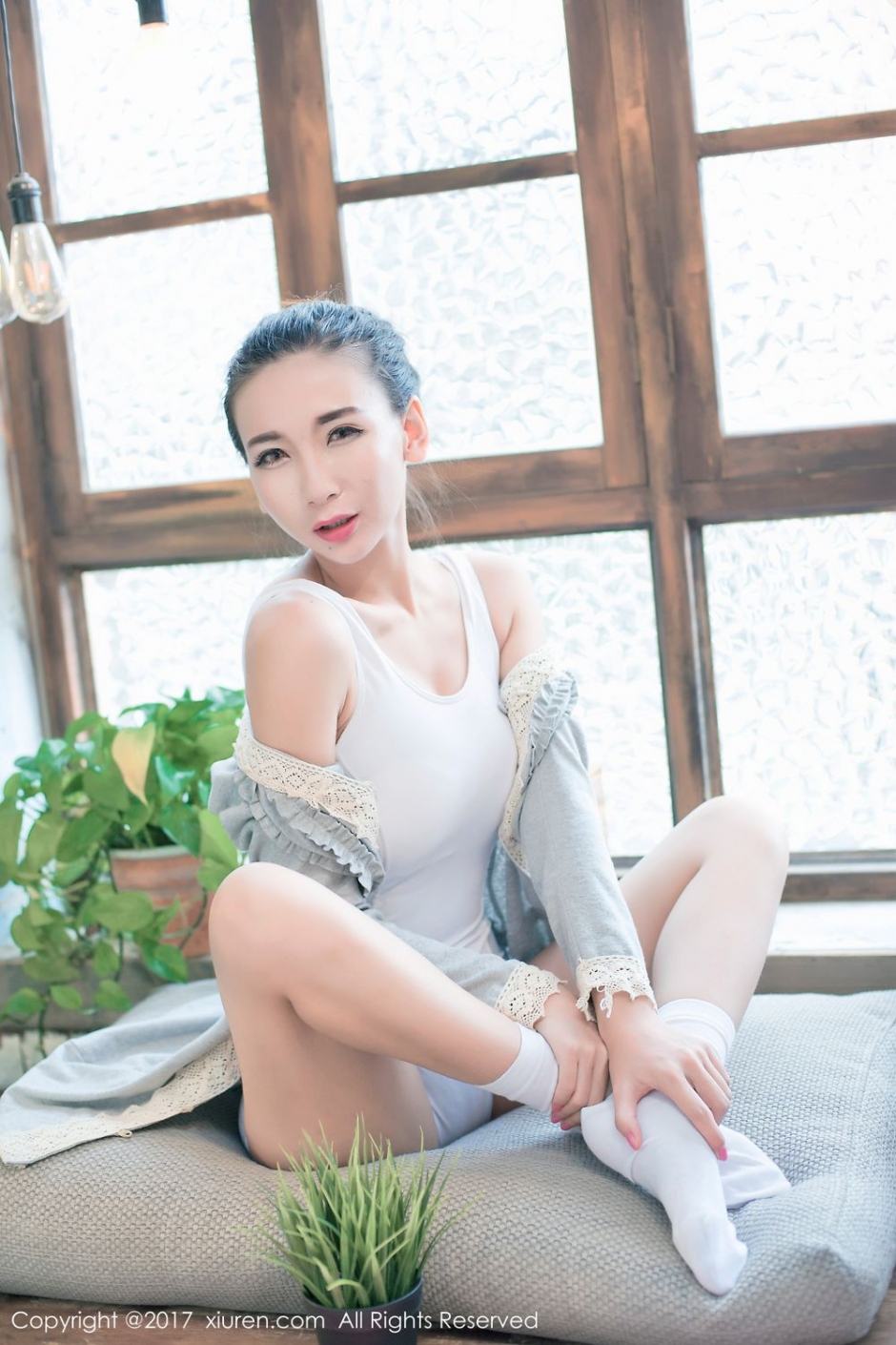 美女模特赵颖死库水写真妩媚迷人