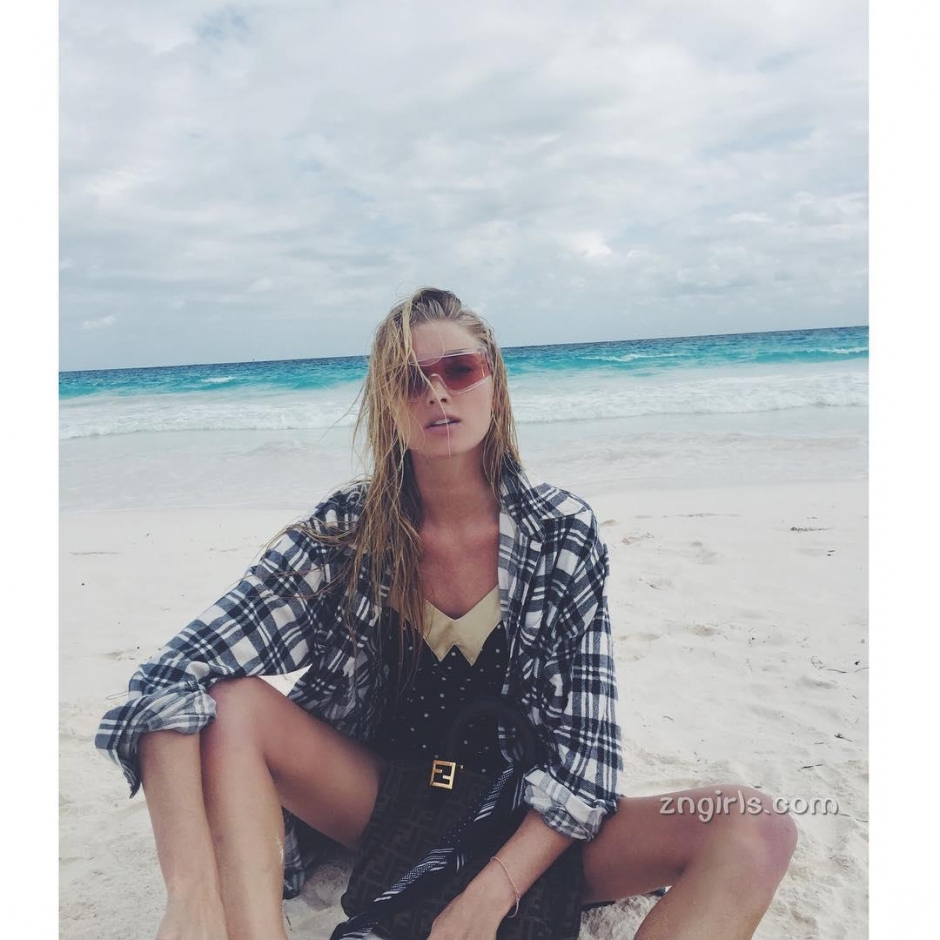 瑞典模特Elsa Hosk比基尼火辣写真