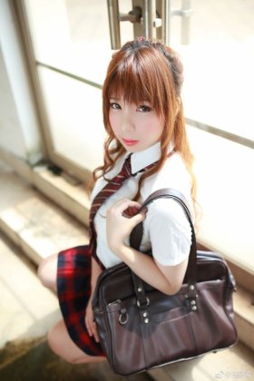 美女萝莉鹿野希女仆装诱人写真