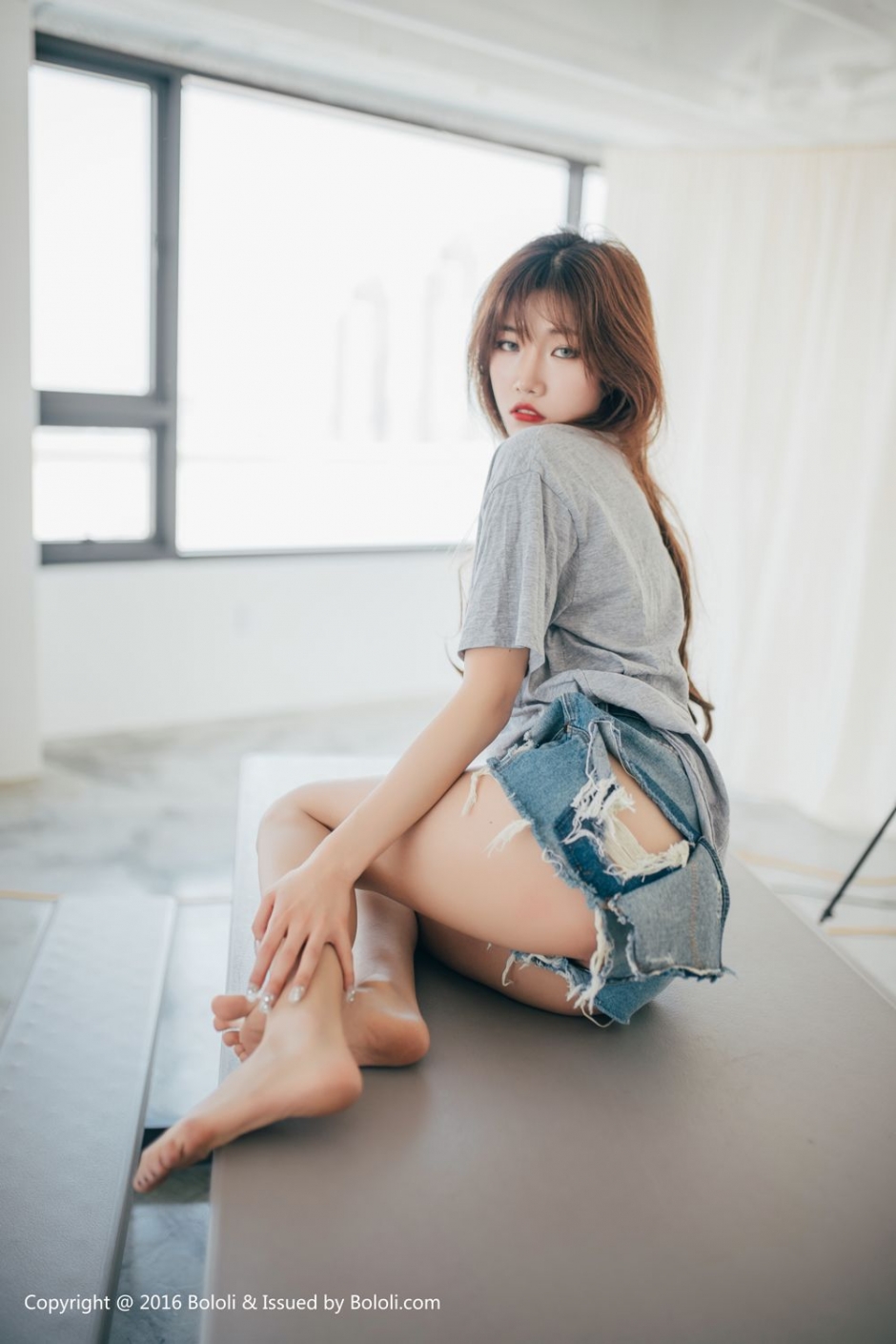 波萝社美女kbora私房写真美臀诱人