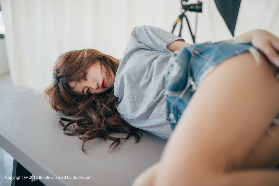 波萝社美女kbora私房写真美臀诱人