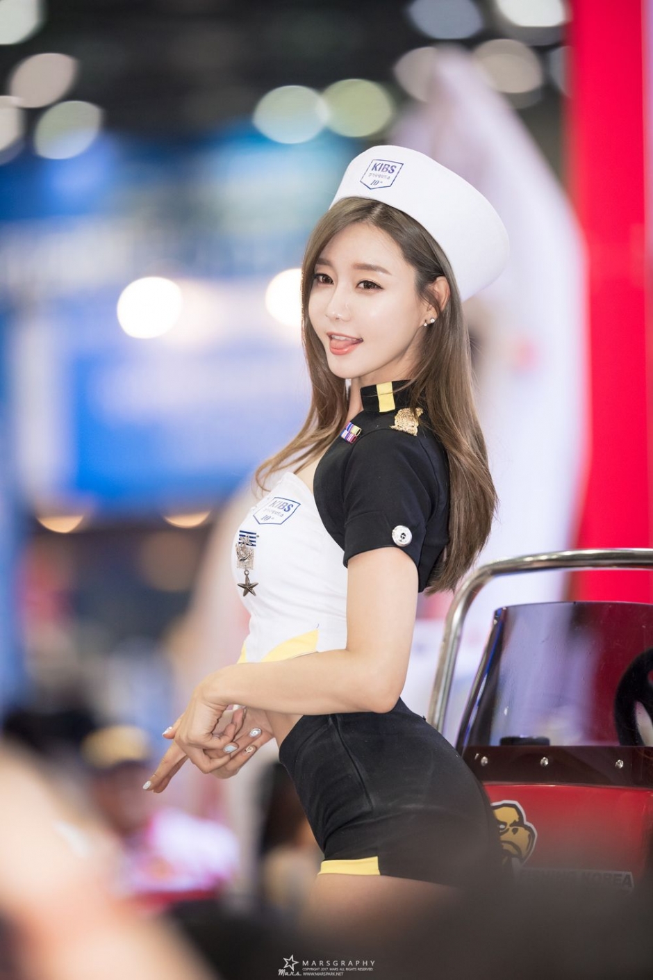 韩国车模崔瑟琪车展写真长腿迷人