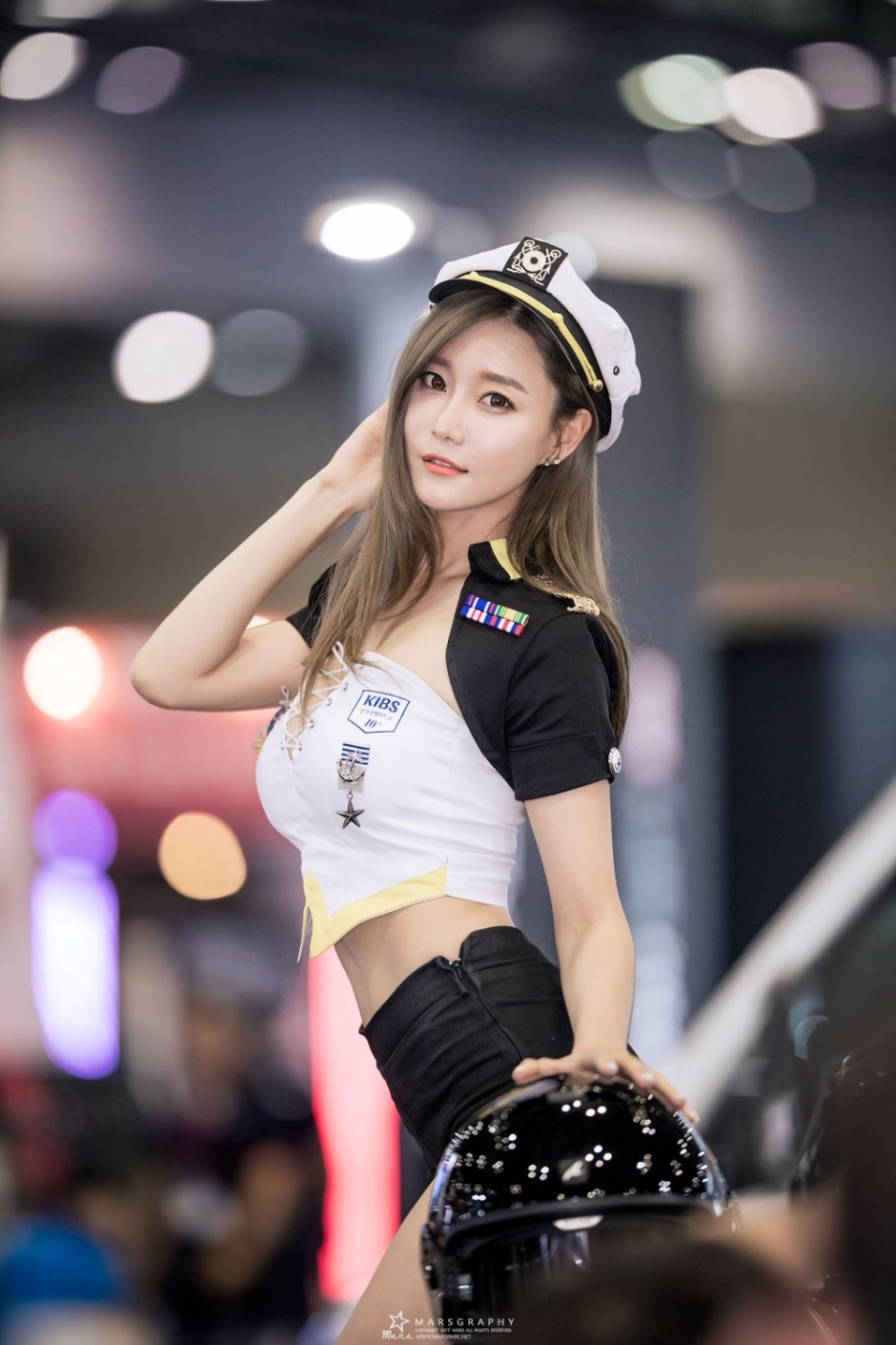 韩国车模崔瑟琪车展写真长腿迷人