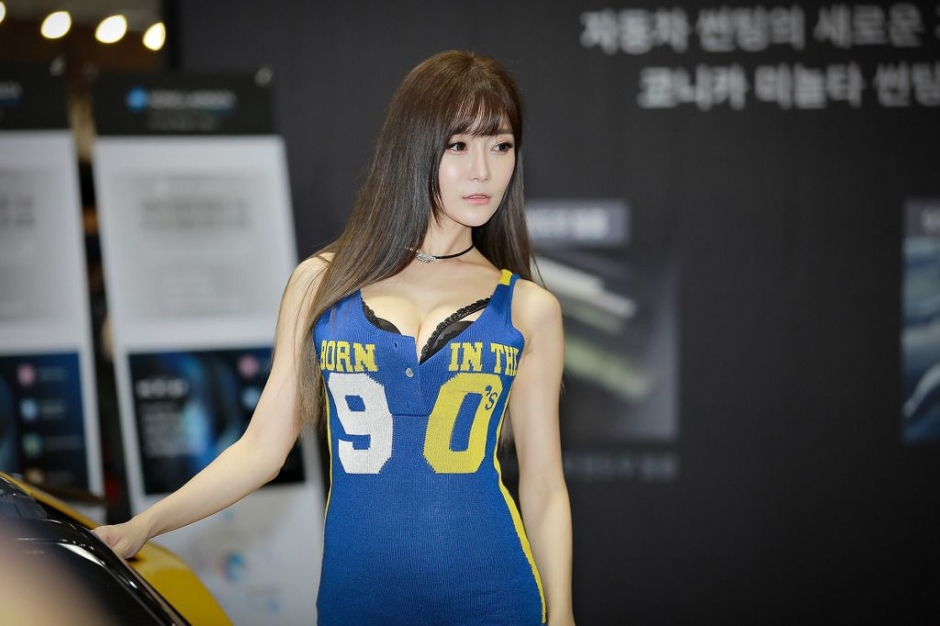 韩国车模崔瑟琪车展写真长腿迷人