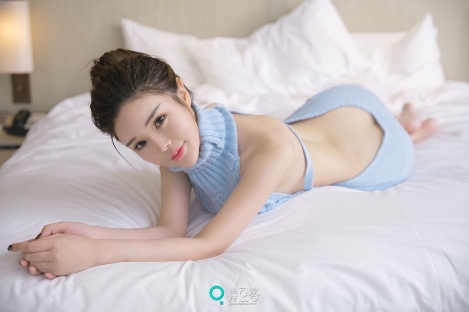 青豆美女陈宇曦薄纱睡衣写真酥胸诱人