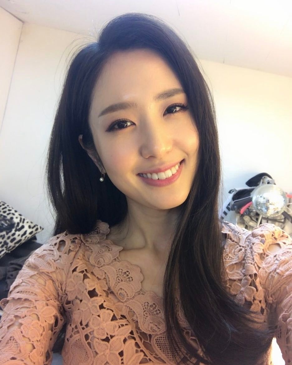 韩国模特郑珠姬自拍美照气质迷人