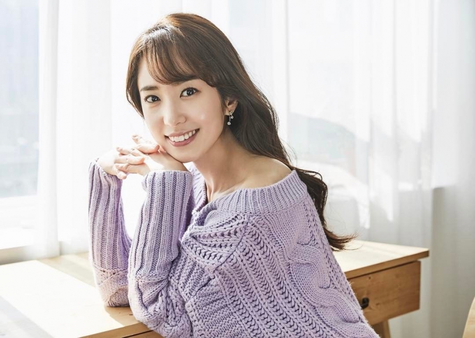 韩国模特郑珠姬自拍美照气质迷人