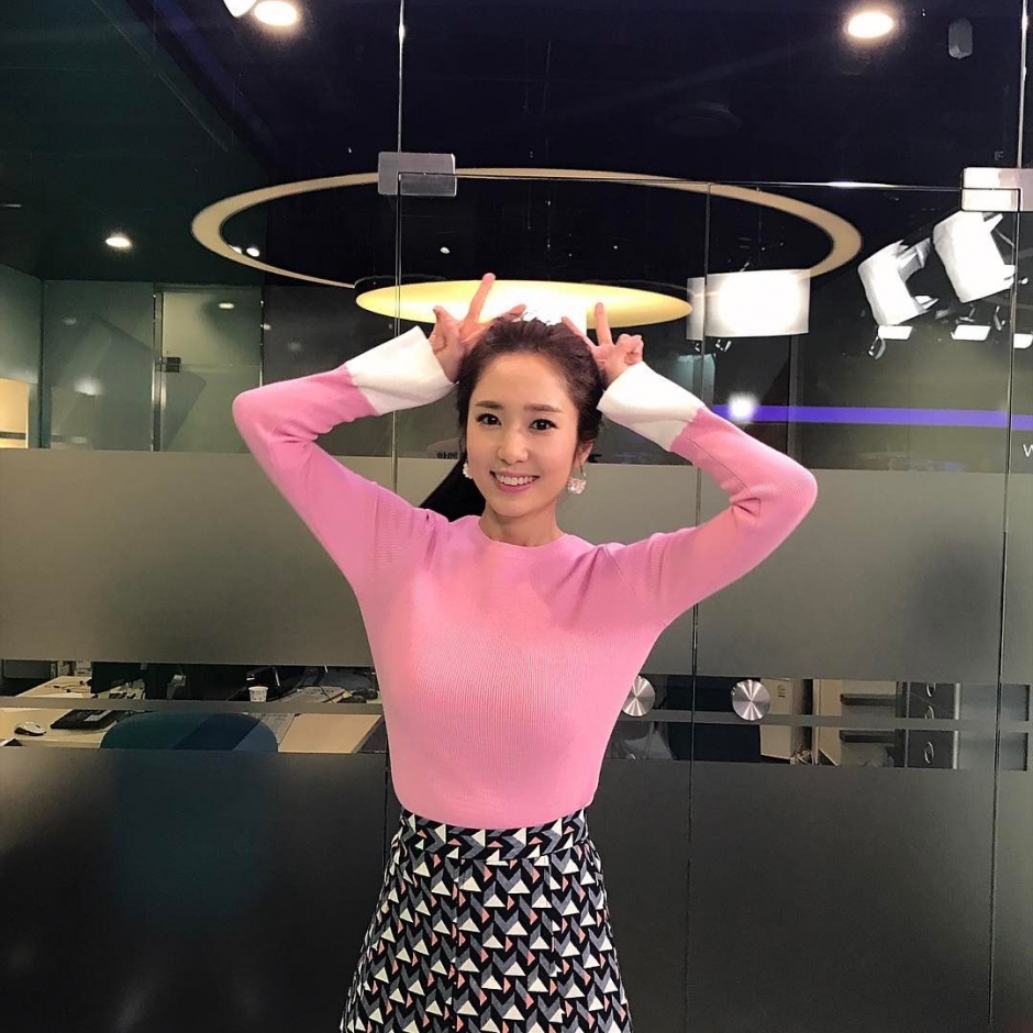 韩国模特郑珠姬自拍美照气质迷人