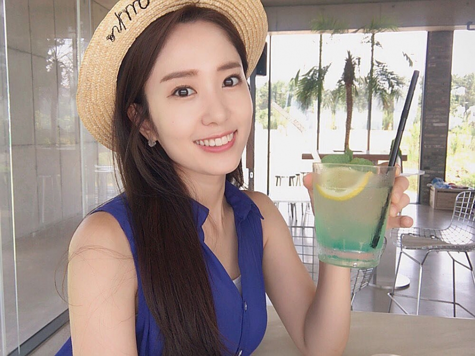 韩国模特郑珠姬自拍美照气质迷人