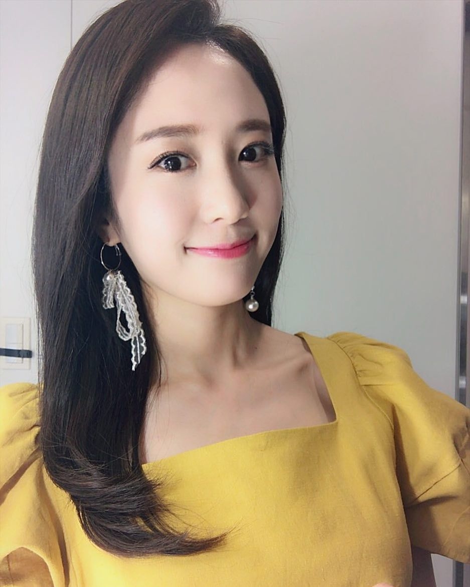 韩国模特郑珠姬自拍美照气质迷人