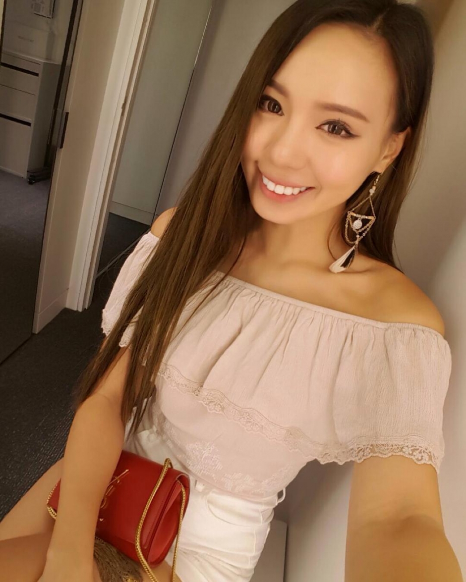 海归美女Angela Ng生活自拍照