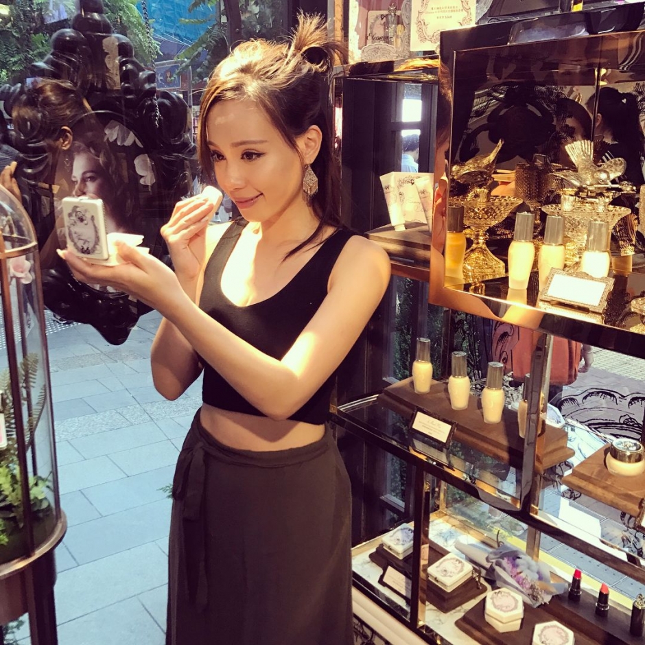 海归美女Angela Ng生活自拍照