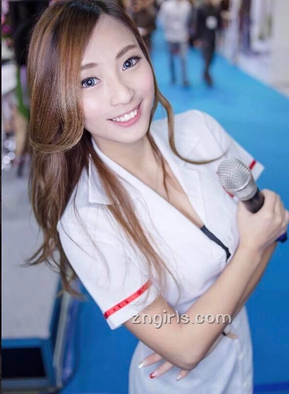 台湾美女薛小凉性感私房照制服诱惑