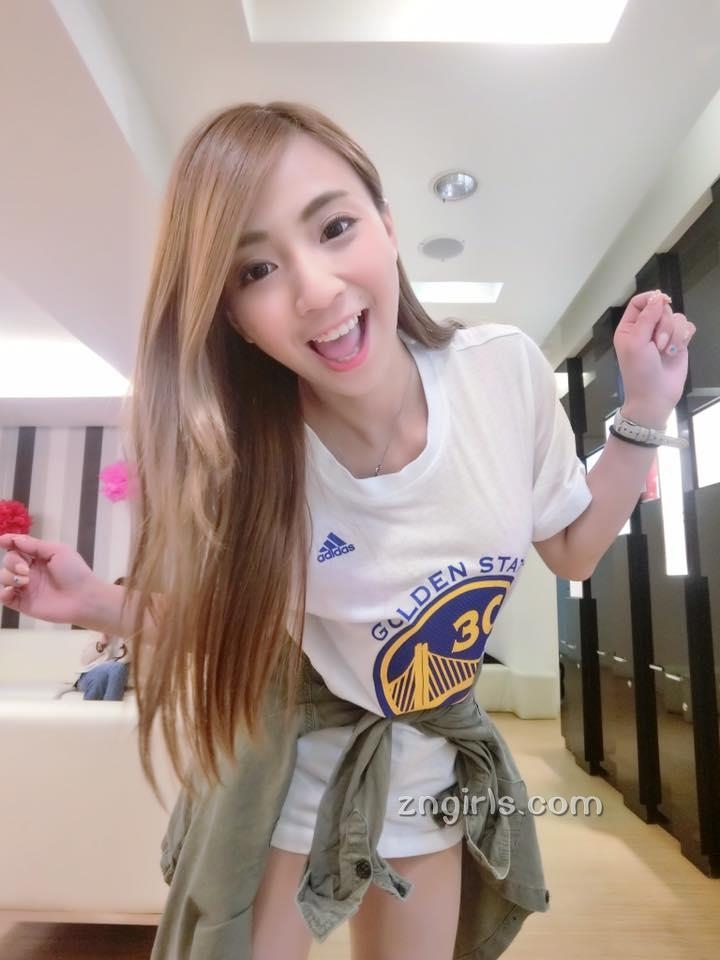 台湾美女薛小凉性感私房照制服诱惑