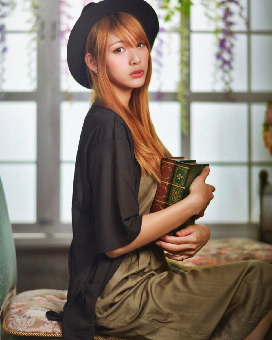 混血美女Angela芽衣沙滩比基尼写真