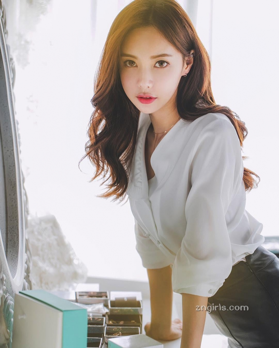 韩国模特慧美高雅气质写真风韵十足