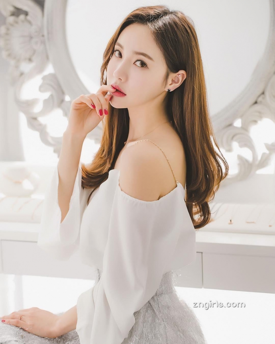 韩国模特慧美高雅气质写真风韵十足