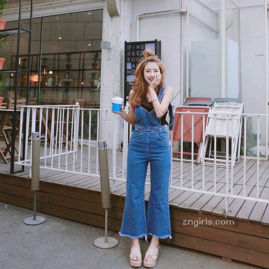 长腿美女吕妍芯比基尼生活照白嫩迷人