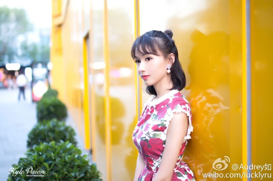 美女模特Audrey如街拍唯美写真清爽迷人