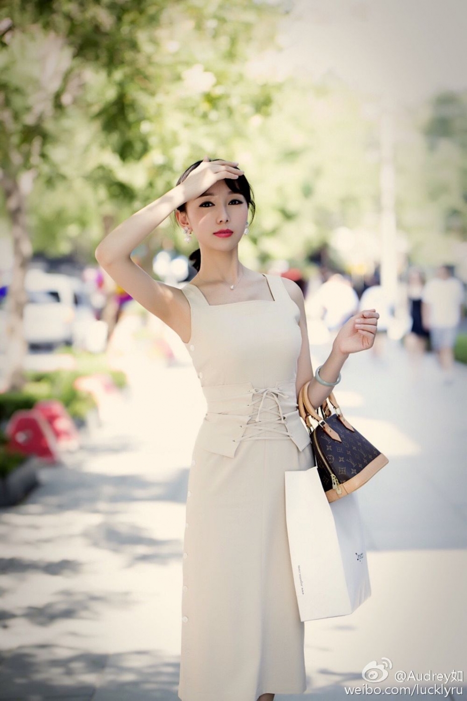 美女模特Audrey如街拍唯美写真清爽迷人