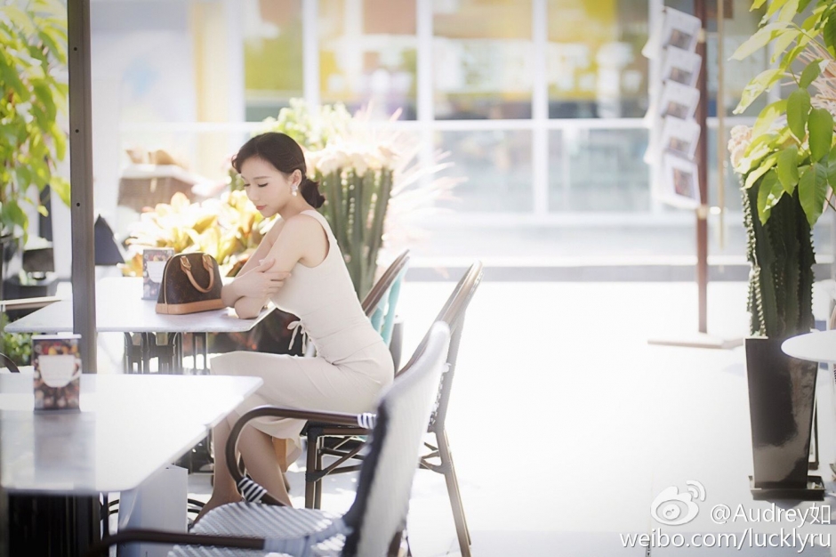 美女模特Audrey如街拍唯美写真清爽迷人