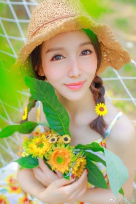 美女模特Audrey如街拍唯美写真清爽迷人