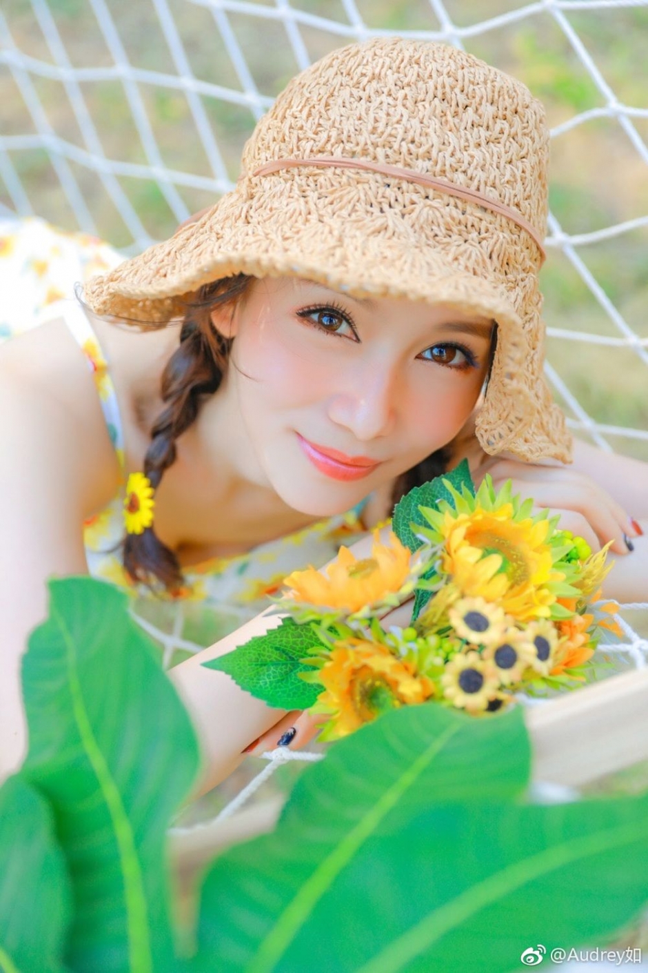 美女模特Audrey如街拍唯美写真清爽迷人