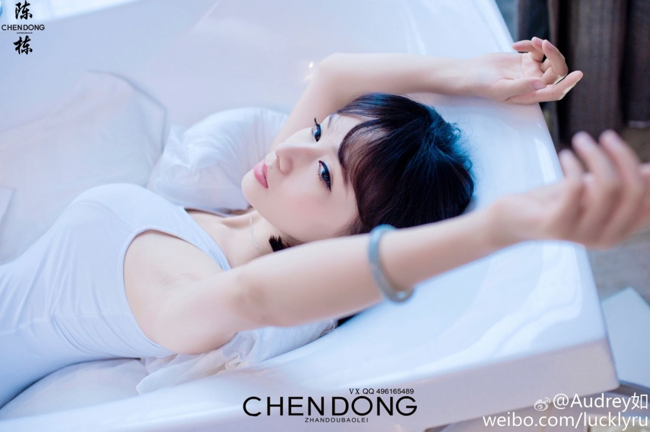 美女模特Audrey如街拍唯美写真清爽迷人