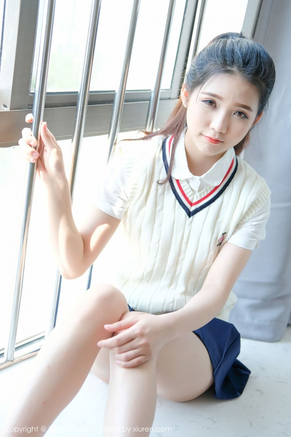 清纯学生服可爱马尾妹子小叶子清纯动人居家写真