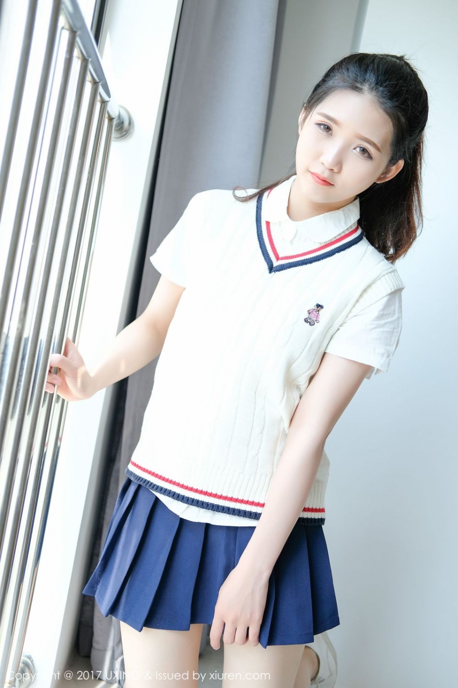 清纯学生服可爱马尾妹子小叶子清纯动人居家写真