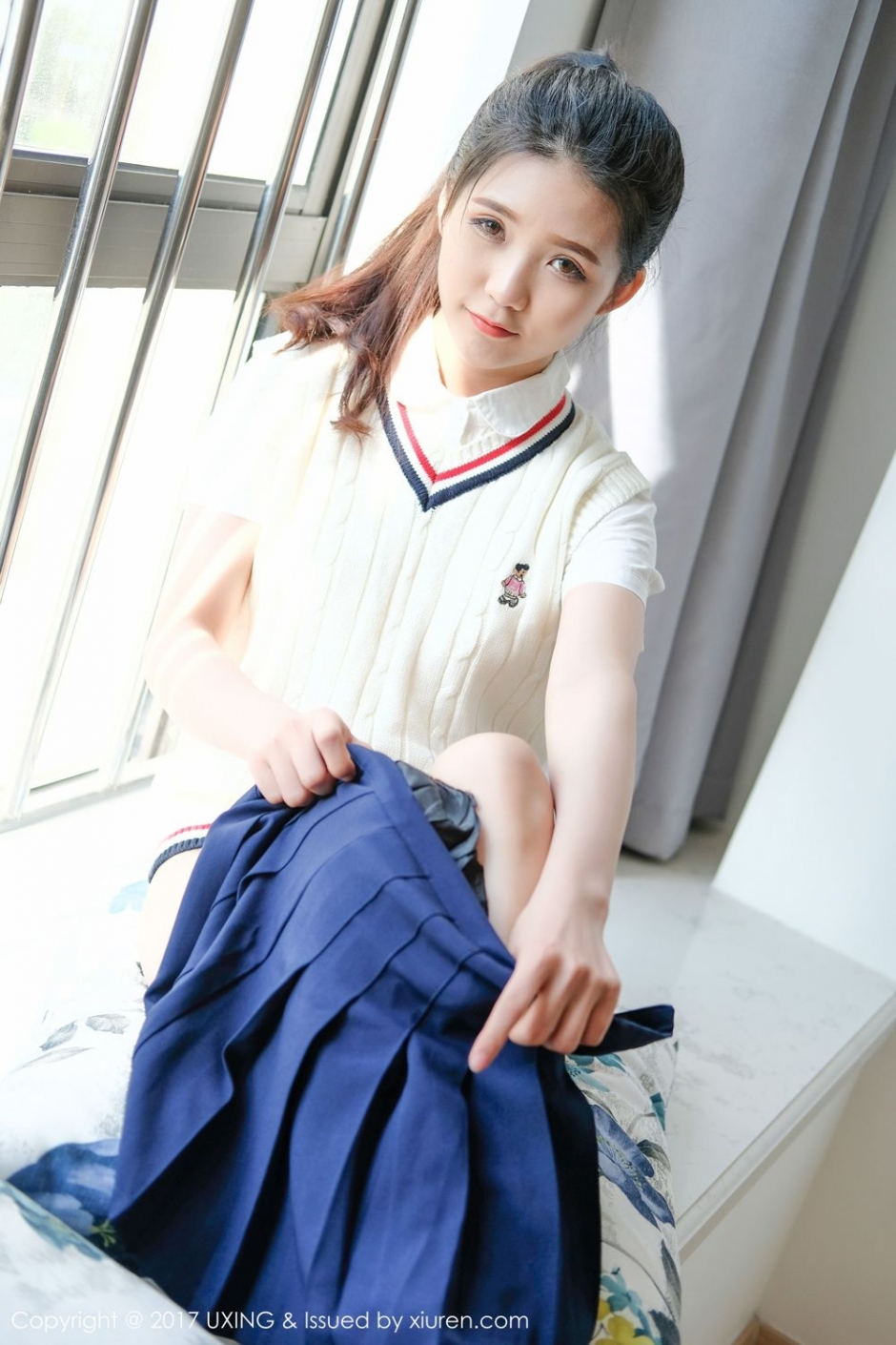 清纯学生服可爱马尾妹子小叶子清纯动人居家写真