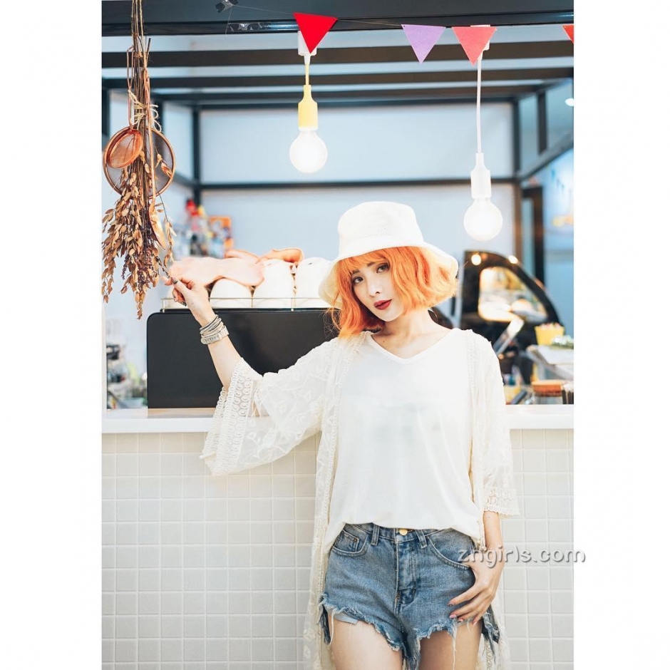 台湾美妆博主田以熙 身材饱满甜美私房照