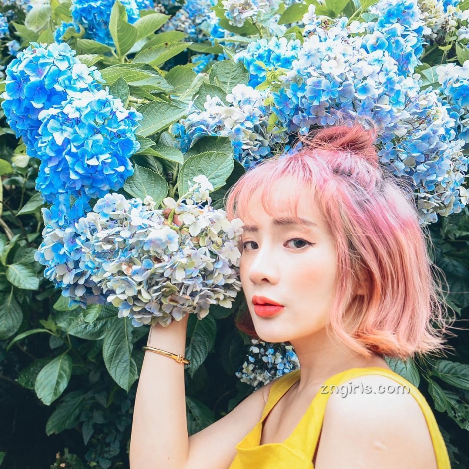 台湾美妆博主田以熙 身材饱满甜美私房照