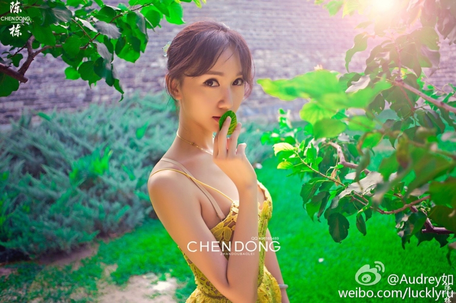 美女模特Audrey如街拍唯美写真清爽迷人