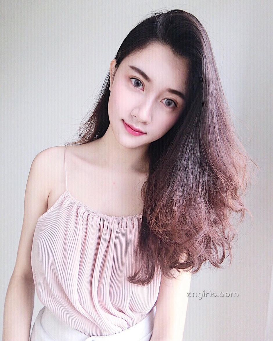 大马美少女妹子Evelynyinn比基尼私房照