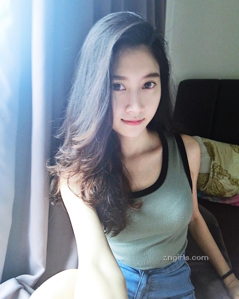 大马美少女妹子Evelynyinn比基尼私房照