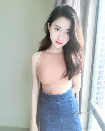 大马美少女妹子Evelynyinn比基尼私房照