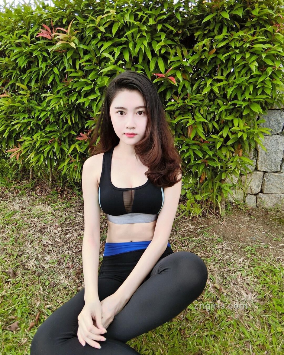 大马美少女妹子Evelynyinn比基尼私房照