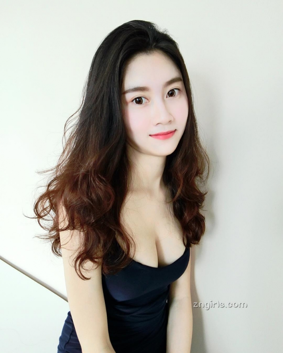 大马美少女妹子Evelynyinn比基尼私房照